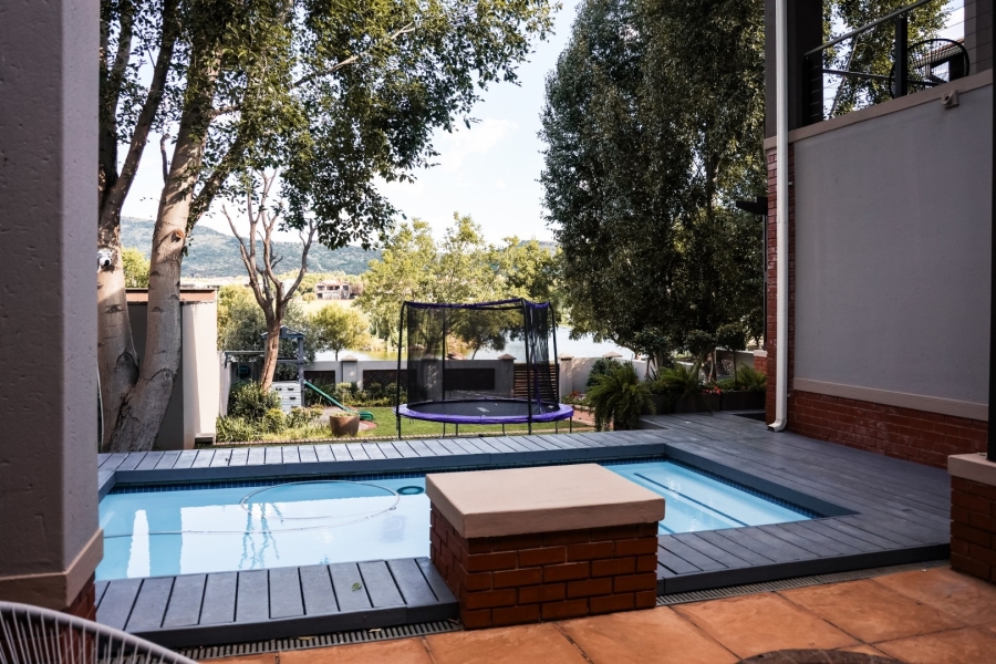 5 Bedroom Property for Sale in Xanadu Eco Park North West